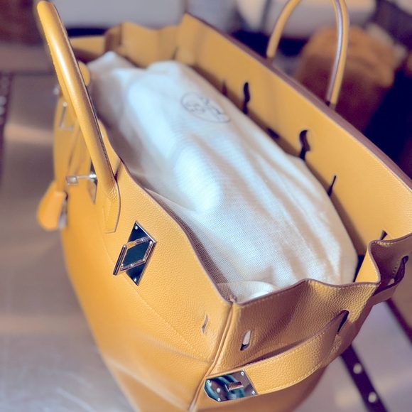 Hermes. HAC 50 (Haut à courroies) Togo leather caramel. Palladium hardware. - Picture 12 of 16